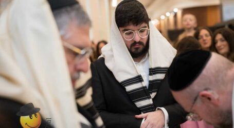Una fiesta en el Ohel Yosef Moshé